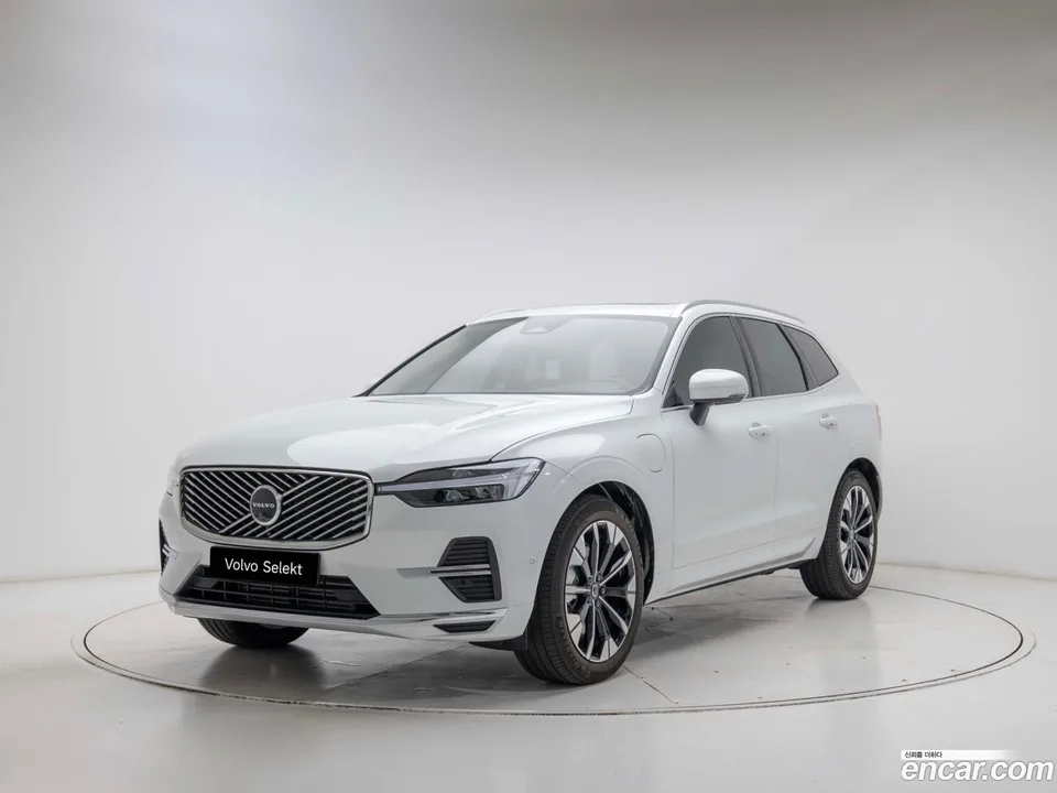 Volvo XC60 T8 2025 — photo 1, buy with delivery to Moscow