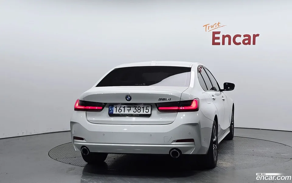 BMW 3 Series 320i 2023 — миниатюра 4