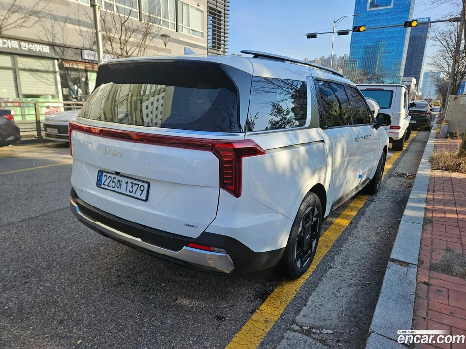 Kia Carnival HEV 9 2024 — thumbnail 2