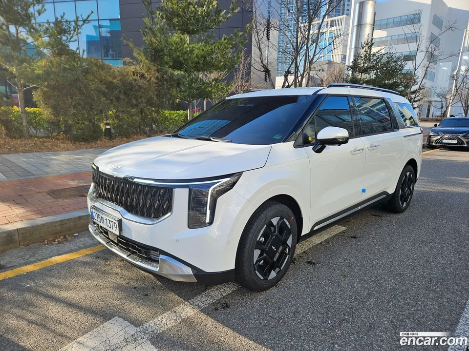 Kia Carnival HEV 9 2024 — photo 1, buy with delivery to Moscow
