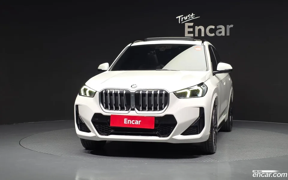 BMW X1 sDrive 20i M 2023 — thumbnail 3