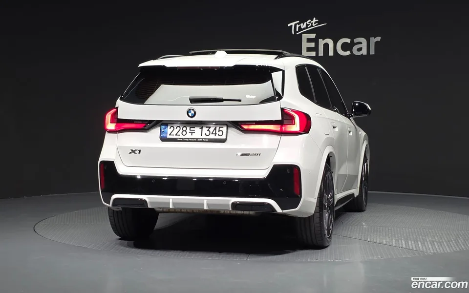BMW X1 sDrive 20i M 2023 — thumbnail 4