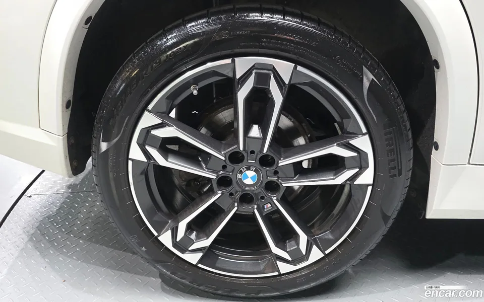 BMW X1 sDrive 20i M 2023 — thumbnail 5