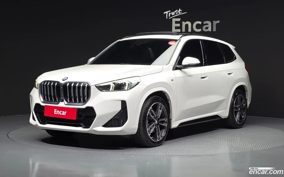 BMW X1 sDrive 20i M 2023 — photo 1, buy with delivery to Moscow