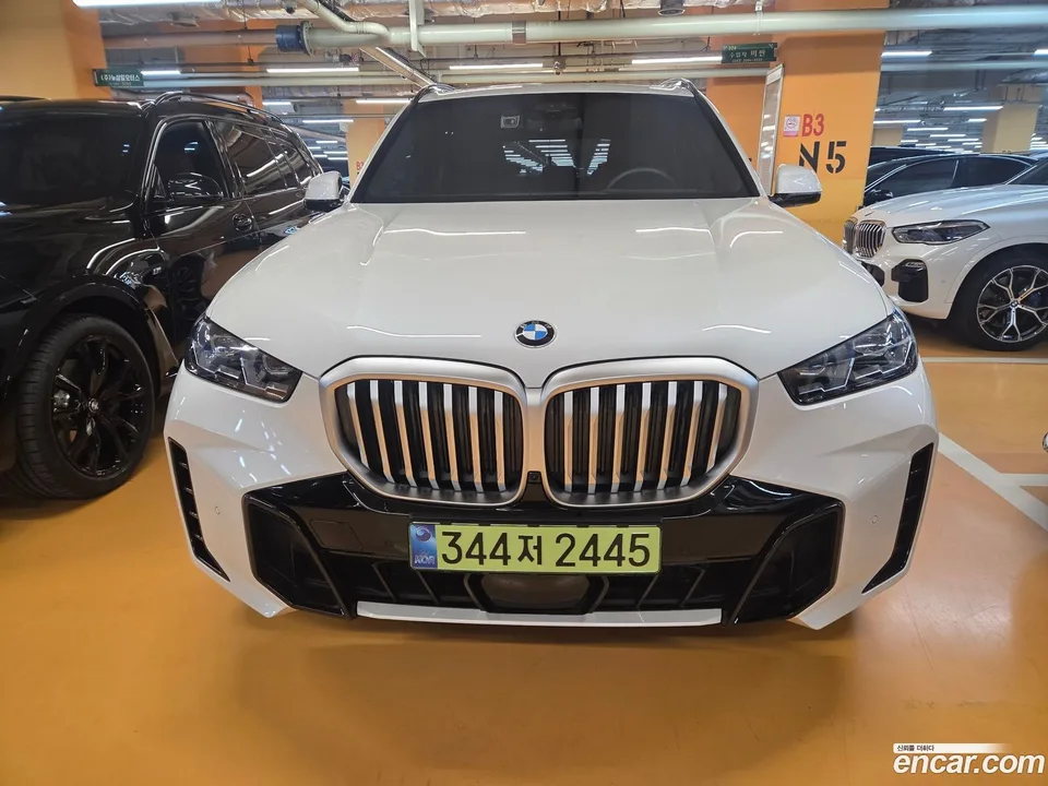BMW X5 xDrive 40i M 2025 — photo 1, buy with delivery to Moscow