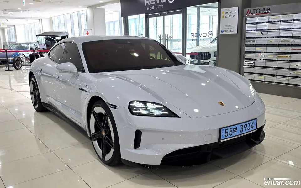 Porsche Taycan 4 2026 — thumbnail 3