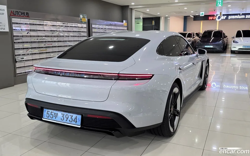 Porsche Taycan 4 2026 — thumbnail 4