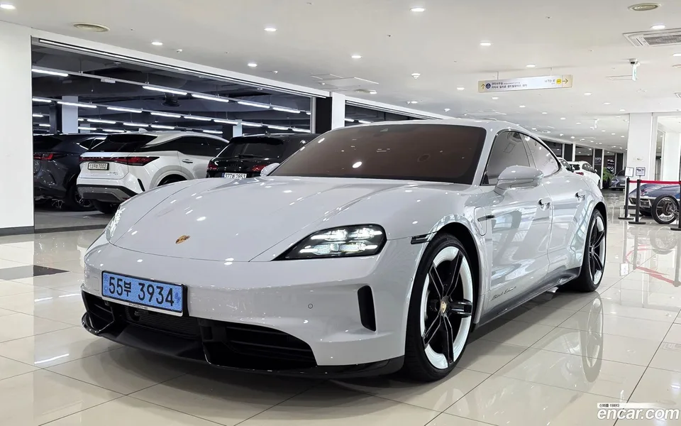 Porsche Taycan 4 2026 — photo 1, buy with delivery to Moscow