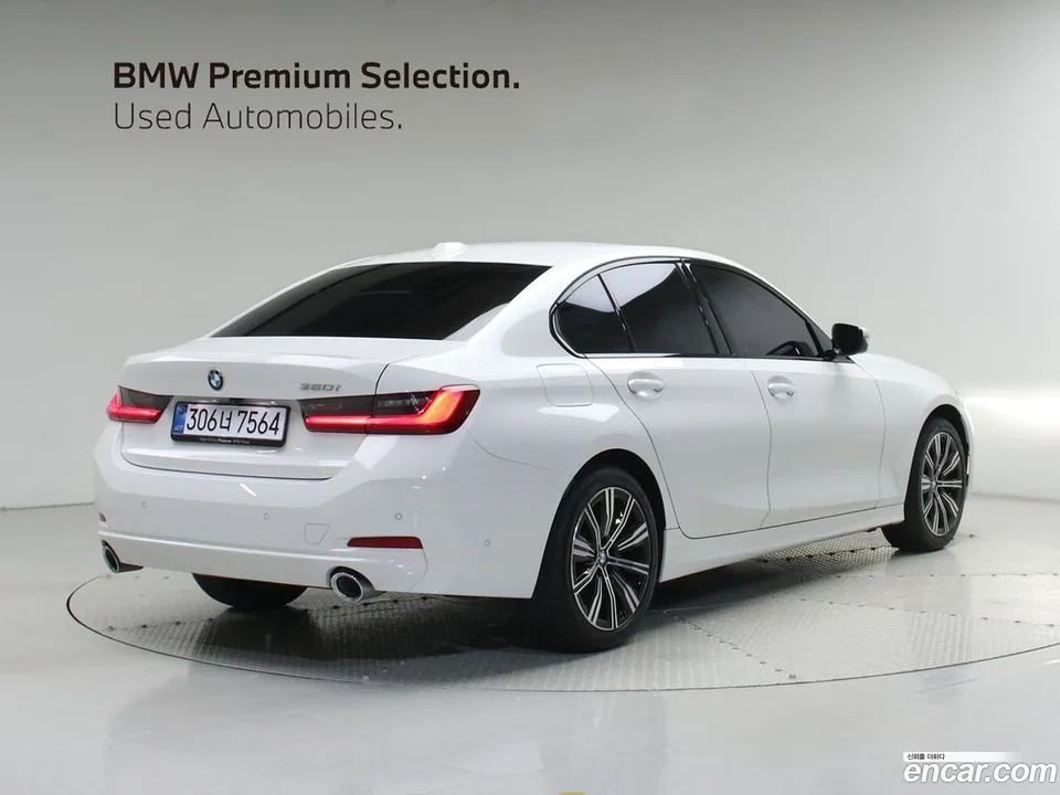 BMW 3 Series 320i 2025 — thumbnail 4