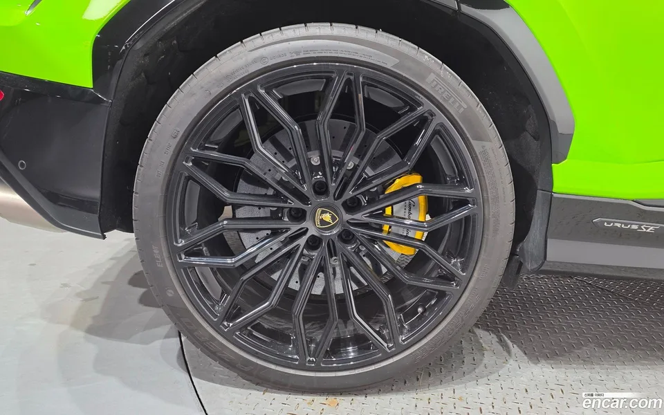 Lamborghini Urus 4.0 V8 SE 2025 — thumbnail 2