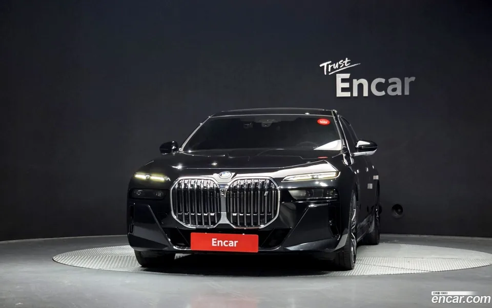 BMW i7 xDrive 60 M 2024 — thumbnail 3