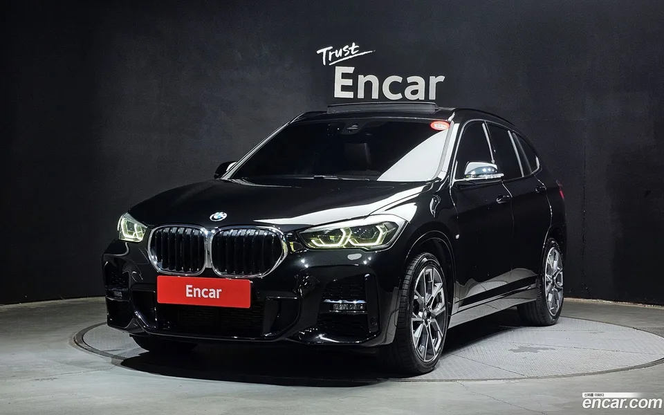 BMW X1 xDrive 20i M 2022 — фото 1, купить с доставкой в Москву