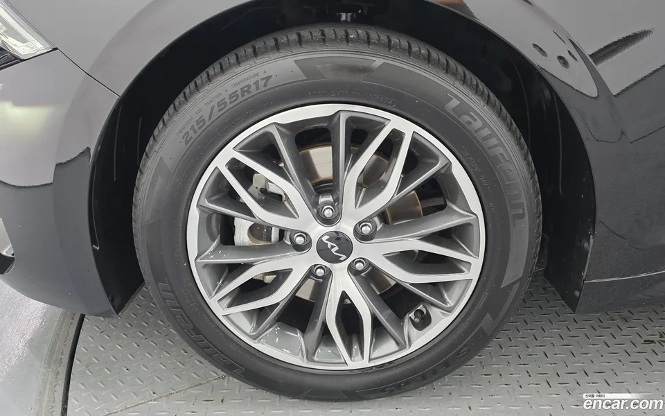 Kia K5 Hybrid 2023 — thumbnail 5