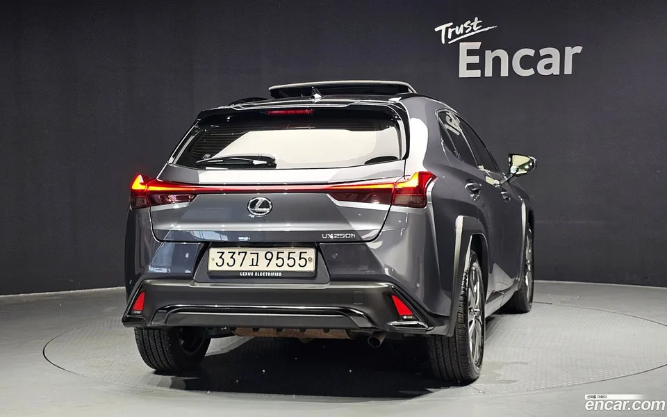 Lexus UX 250h 2.0 F-Sport 2WD 2023 — thumbnail 4