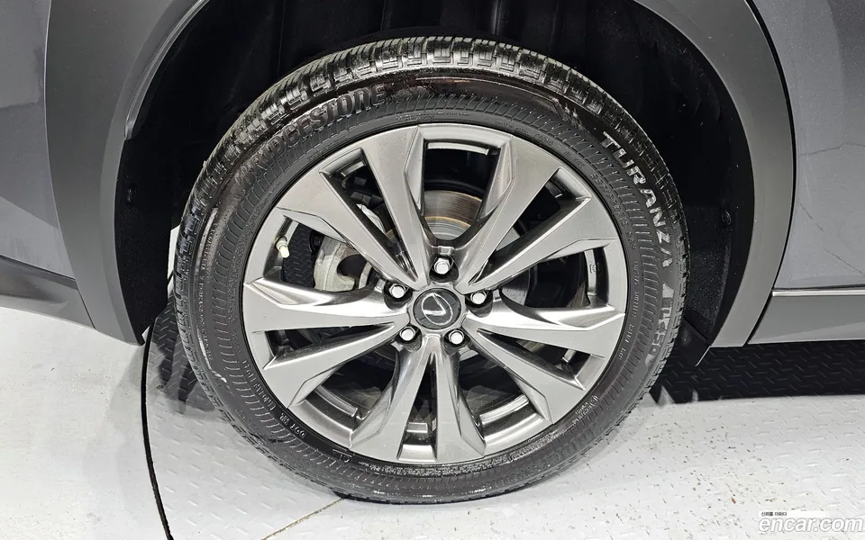 Lexus UX 250h 2.0 F-Sport 2WD 2023 — thumbnail 5