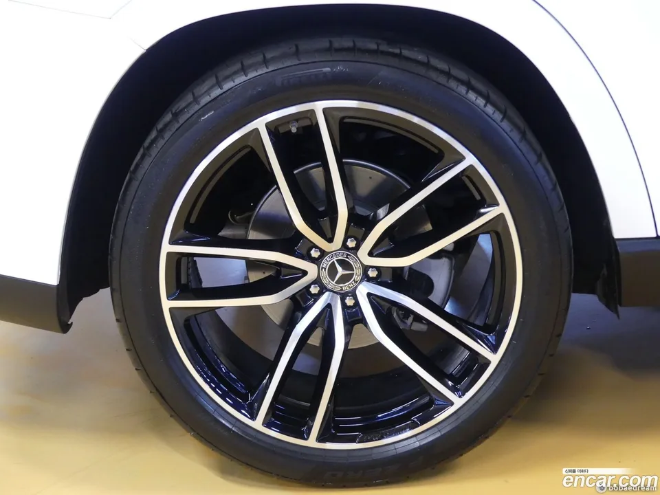 Mercedes-Benz GLS-Class GLS580 4MATIC 2025 — thumbnail 2