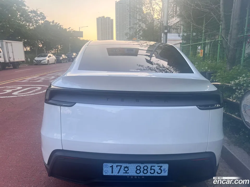 Tesla Model Y RWD 2026 — thumbnail 4