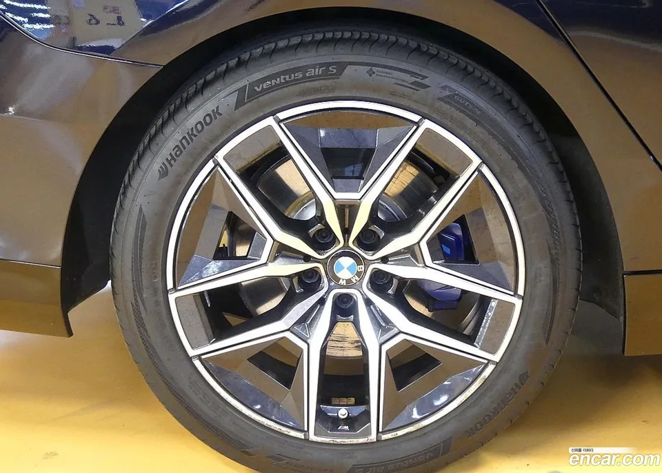 BMW 5 Series 520i M 2024 — миниатюра 2