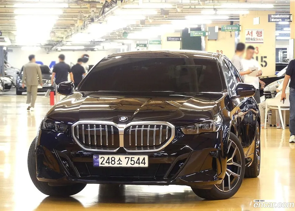 BMW 5 Series 520i M 2024 — миниатюра 3