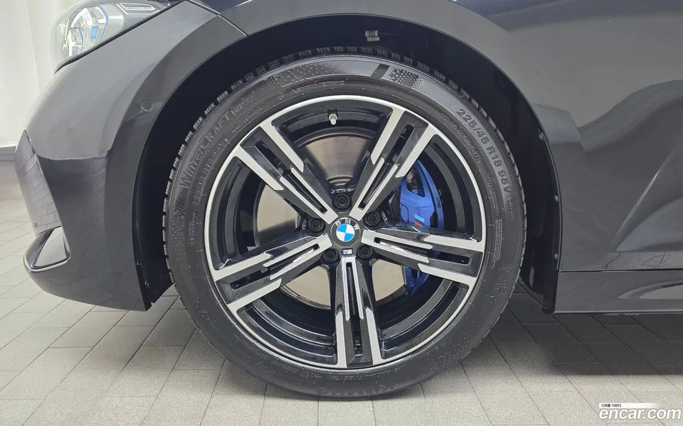 BMW 3 Series 320i M 2025 — thumbnail 5