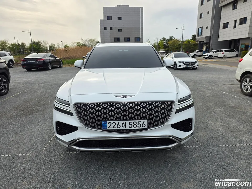 Genesis GV80 2.5T AWD 2025 — photo 1, buy with delivery to Moscow