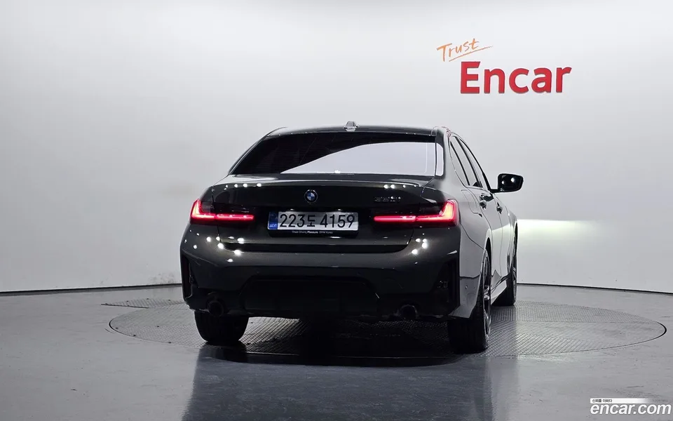 BMW 3 Series 320i M 2025 — thumbnail 4