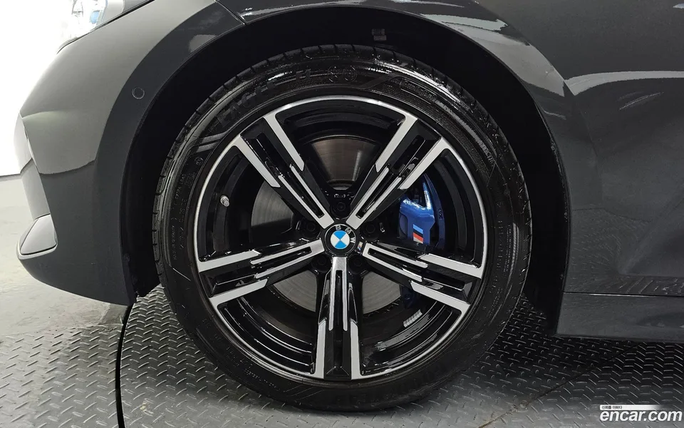 BMW 3 Series 320i M 2025 — thumbnail 5