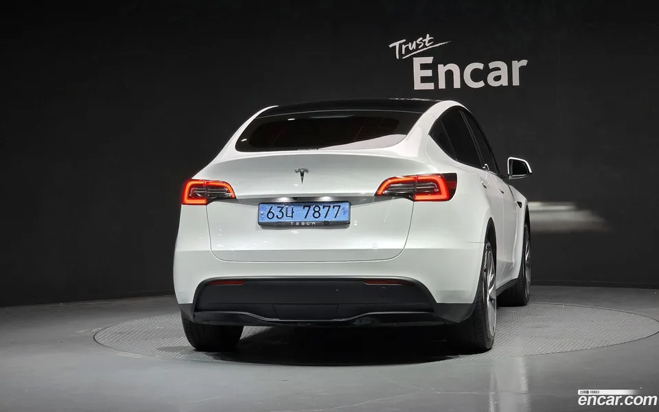 Tesla Model Y RWD 2023 — thumbnail 4
