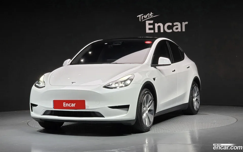 Tesla Model Y RWD 2023 — photo 1, buy with delivery to Moscow