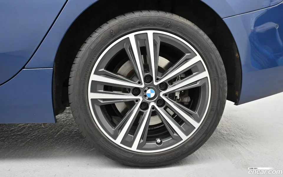 BMW 2 Series Gran Coupe 220i 2023 — thumbnail 5