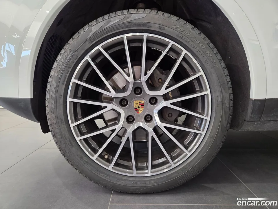Porsche Cayenne 3.0 2023 — миниатюра 2