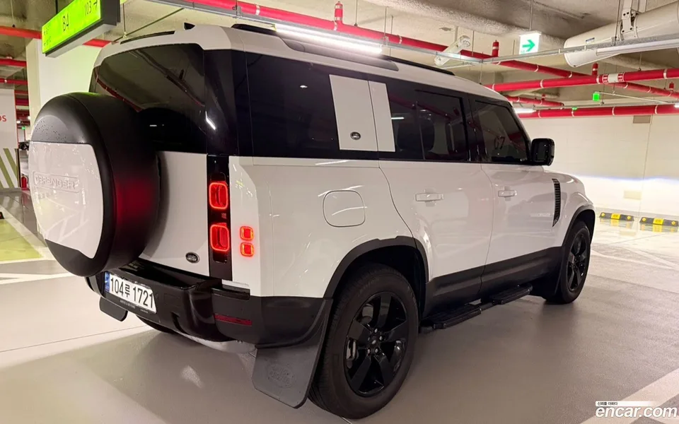 Land Rover Defender 110 D300 HSE 2023 — thumbnail 3