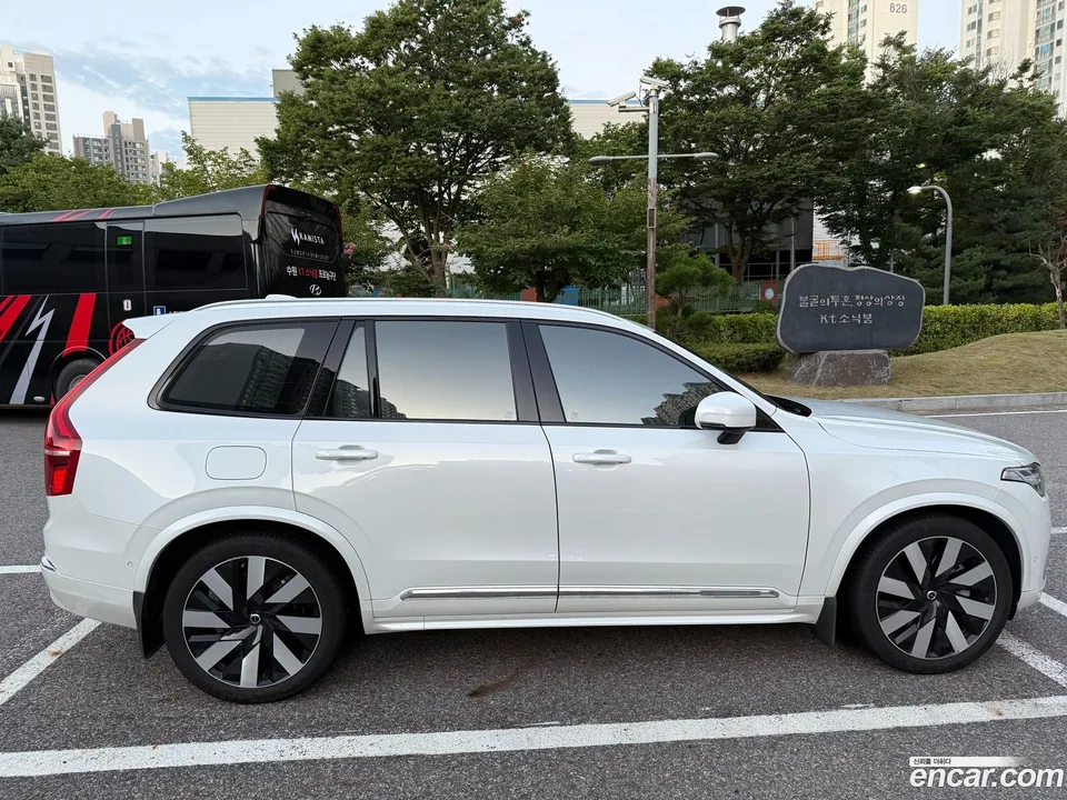 Volvo XC90 T8 2024 — миниатюра 3