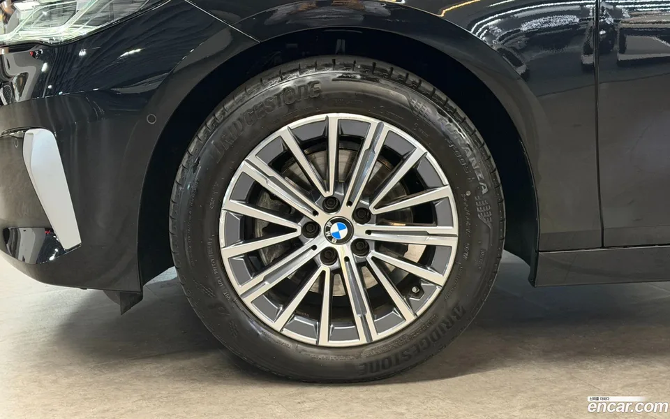 BMW 2 Series Active Tourer 220i 2023 — thumbnail 2