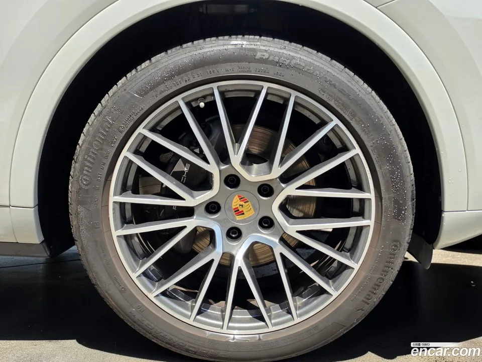 Porsche Cayenne 3.0 2023 — миниатюра 2