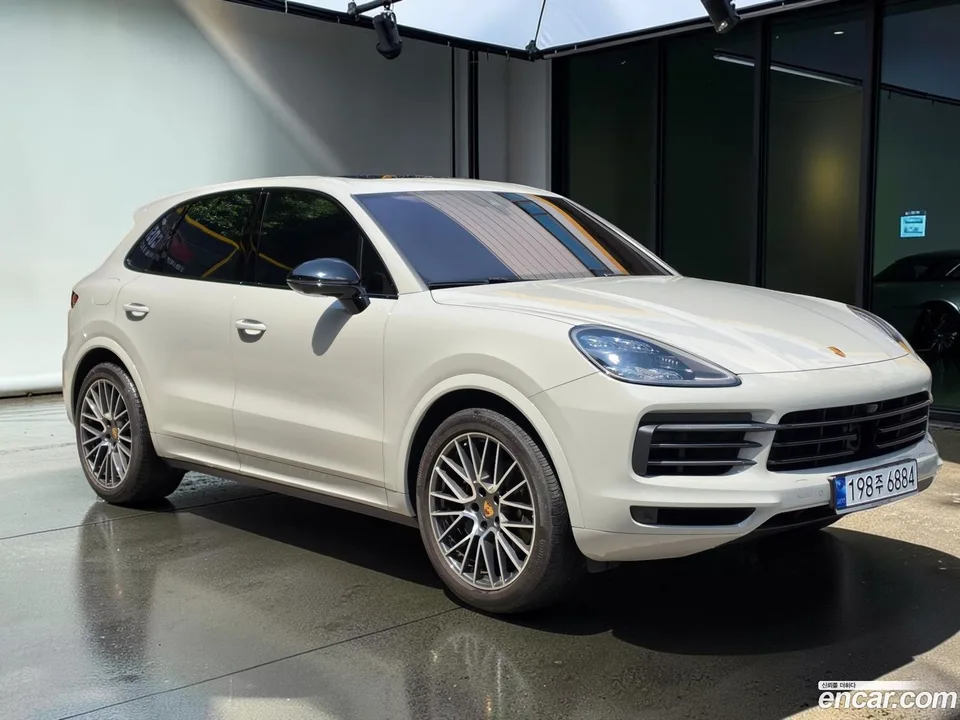 Porsche Cayenne 3.0 2023 — фото 1, купить с доставкой в Москву