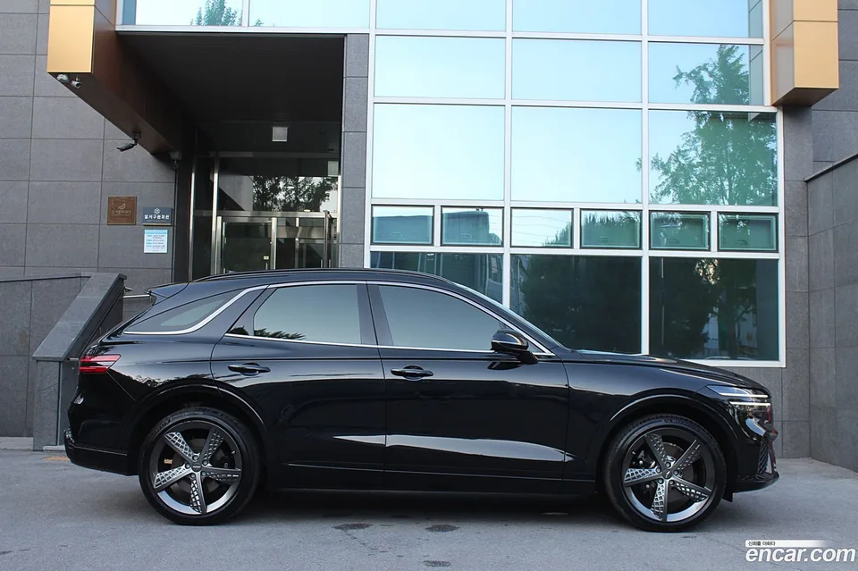 Genesis GV70 2.5T 2WD 2023 — thumbnail 3