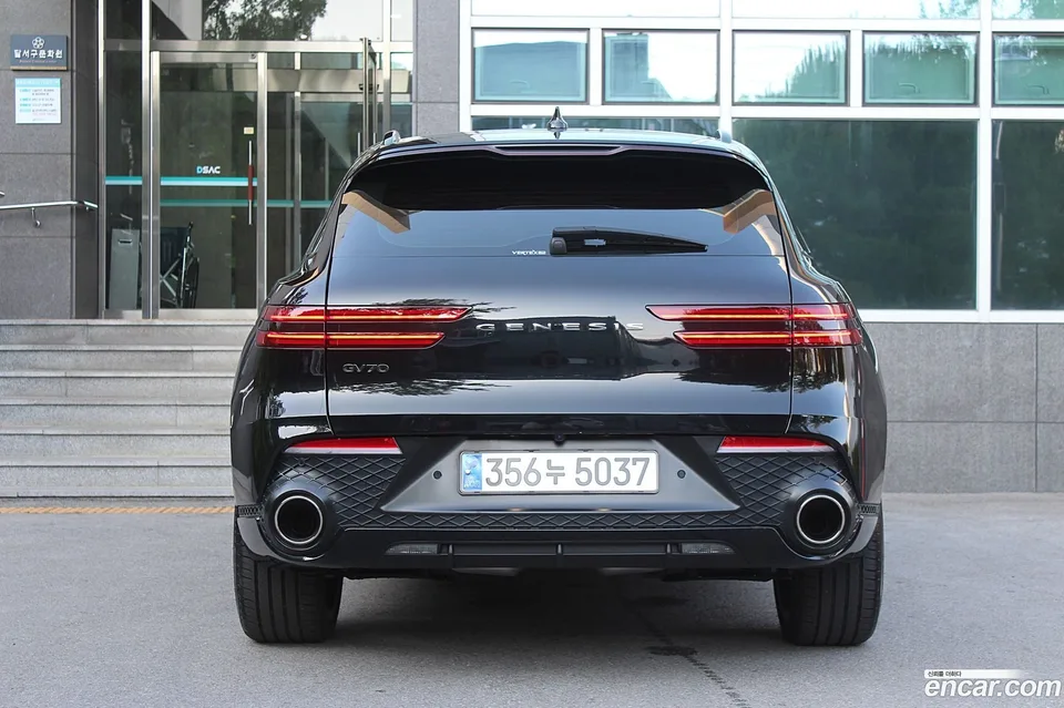 Genesis GV70 2.5T 2WD 2023 — thumbnail 4