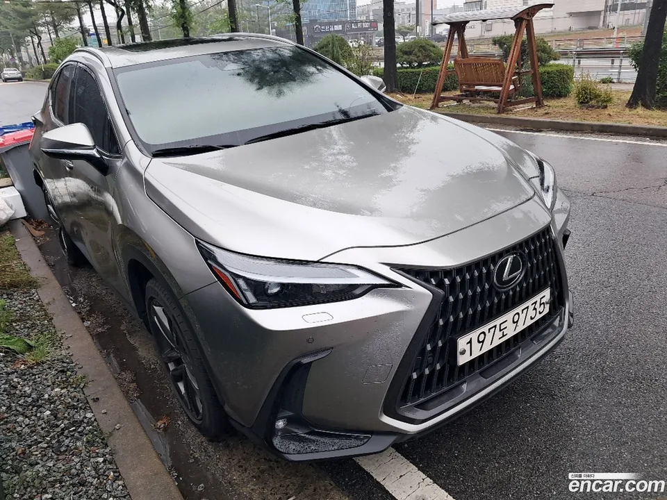 Lexus NX 350h 2022 — thumbnail 2