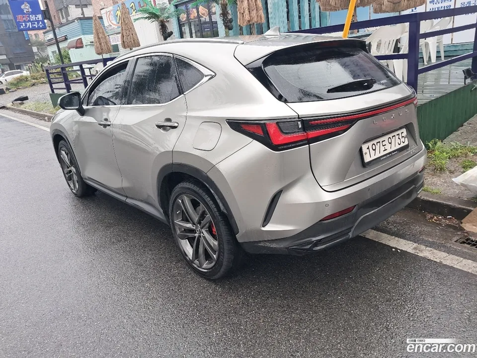 Lexus NX 350h 2022 — thumbnail 3