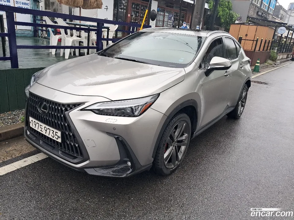 Lexus NX 350h 2022 — photo 1, buy with delivery to Moscow