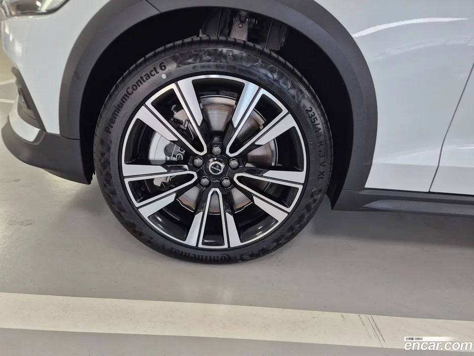 Volvo V60 Cross Country B5 AWD 2026 — миниатюра 2