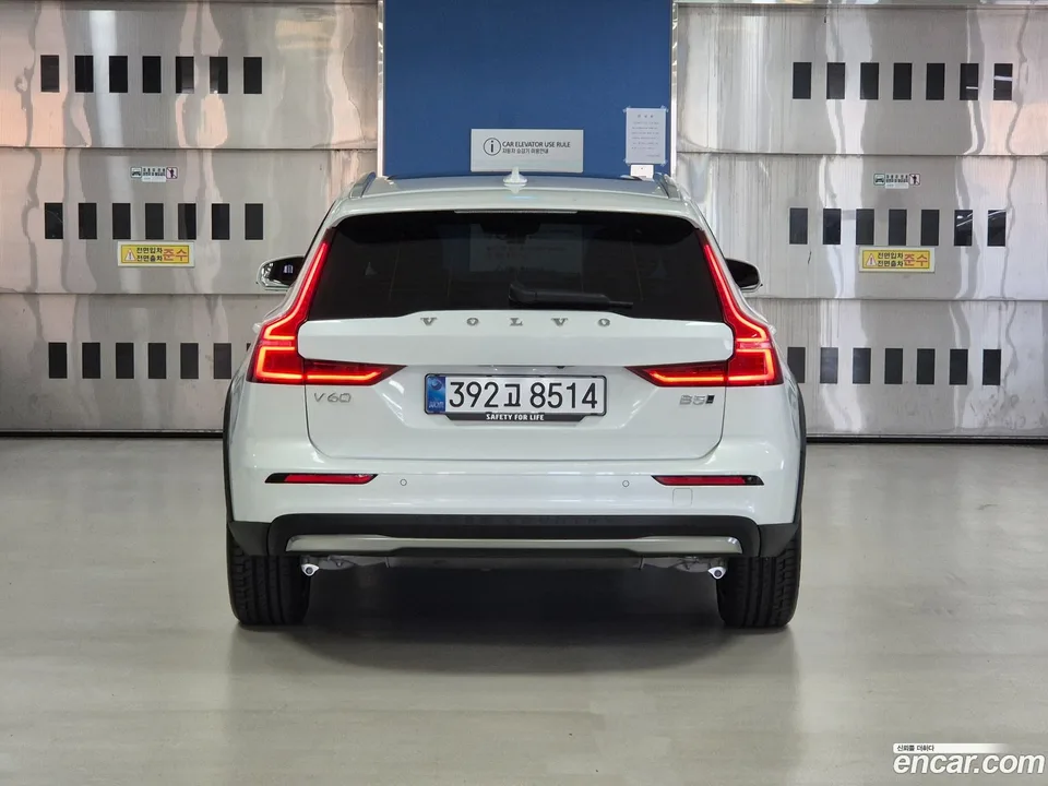 Volvo V60 Cross Country B5 AWD 2026 — миниатюра 3