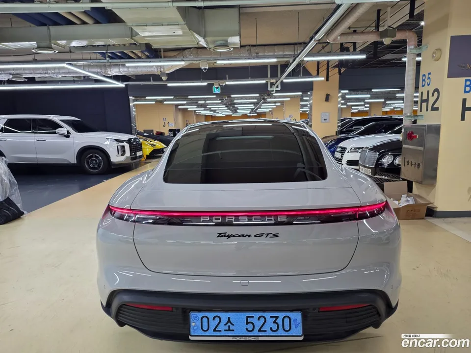Porsche Taycan 2024 — миниатюра 4