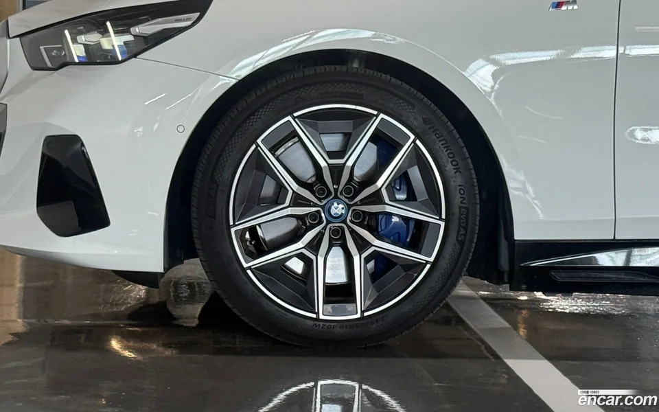 BMW i5 eDrive 40 M 2025 — thumbnail 2