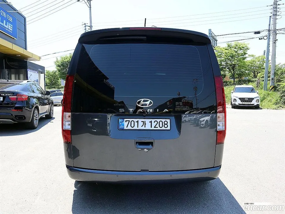 Hyundai Staria L3.5 11 2024 — thumbnail 3