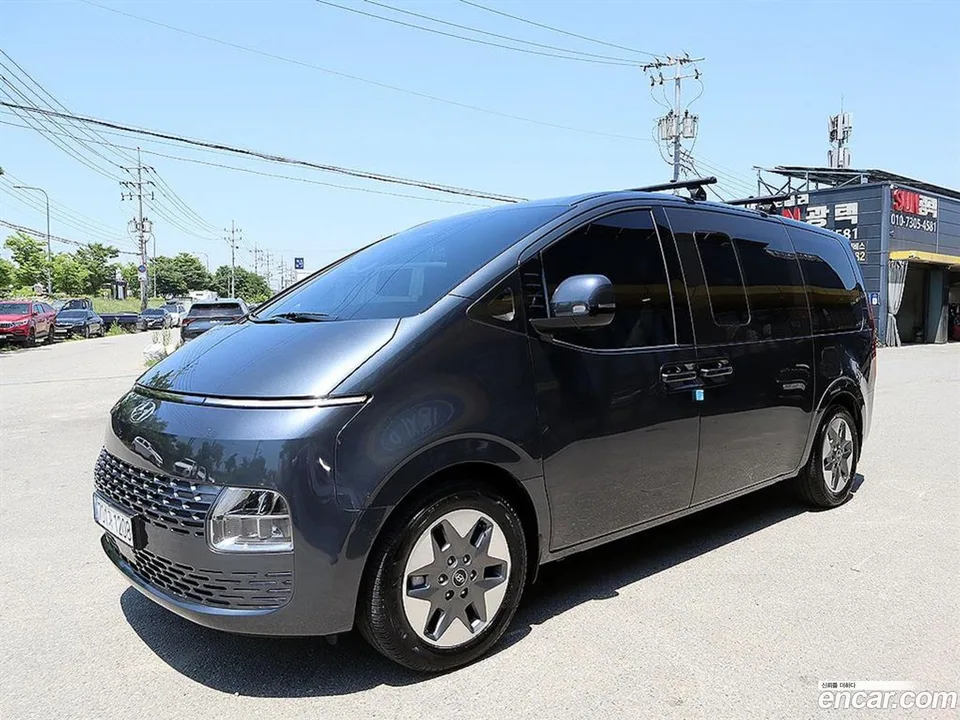 Hyundai Staria L3.5 11 2024 — photo 1, buy with delivery to Moscow
