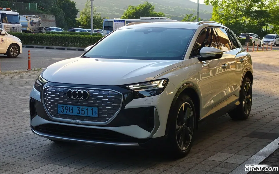Audi Q4 e-tron 40 2022 — миниатюра 3