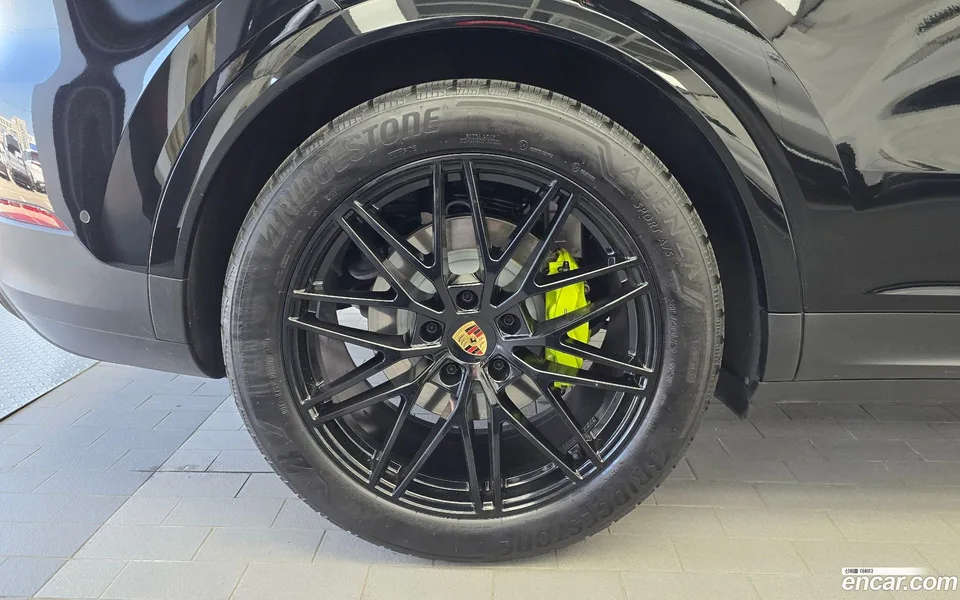 Porsche Cayenne 3.0 E- 2024 — миниатюра 5