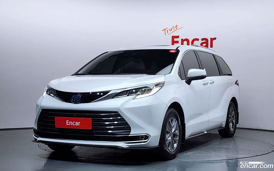 Toyota Sienna 2.5 AWD 2024 — photo 1, buy with delivery to Moscow